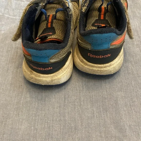 Reebok shoes - Picture 2 of 3